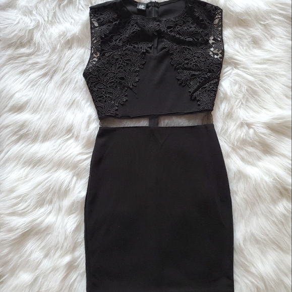 LITTLE BLACK MINI DRESS WITH LACE DETAIL - Picture 1 of 2